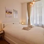 Heart Of Grand Place - Stunning 3Br Triplex